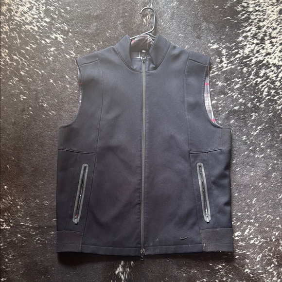 Nike Men's Black Vest - Picture 1 of 1